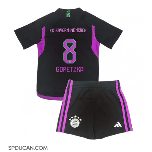 Dječji Nogometni Dres Bayern Munich Leon Goretzka #8 Gostujuci 2023-24 Kratak Rukav (+ Kratke hlače)